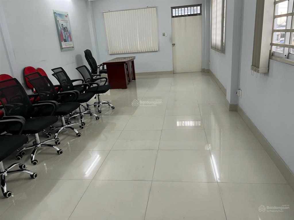 Cho thuê nhà mặt tiền phạm văn đồng phường 13 (cũ), 3 lầu, dt 92.4m2, giá 50 triệu/tháng