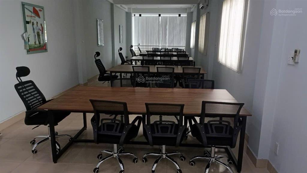 Cho thuê nhà mặt tiền phạm văn đồng phường 13 (cũ), 3 lầu, dt 92.4m2, giá 50 triệu/tháng