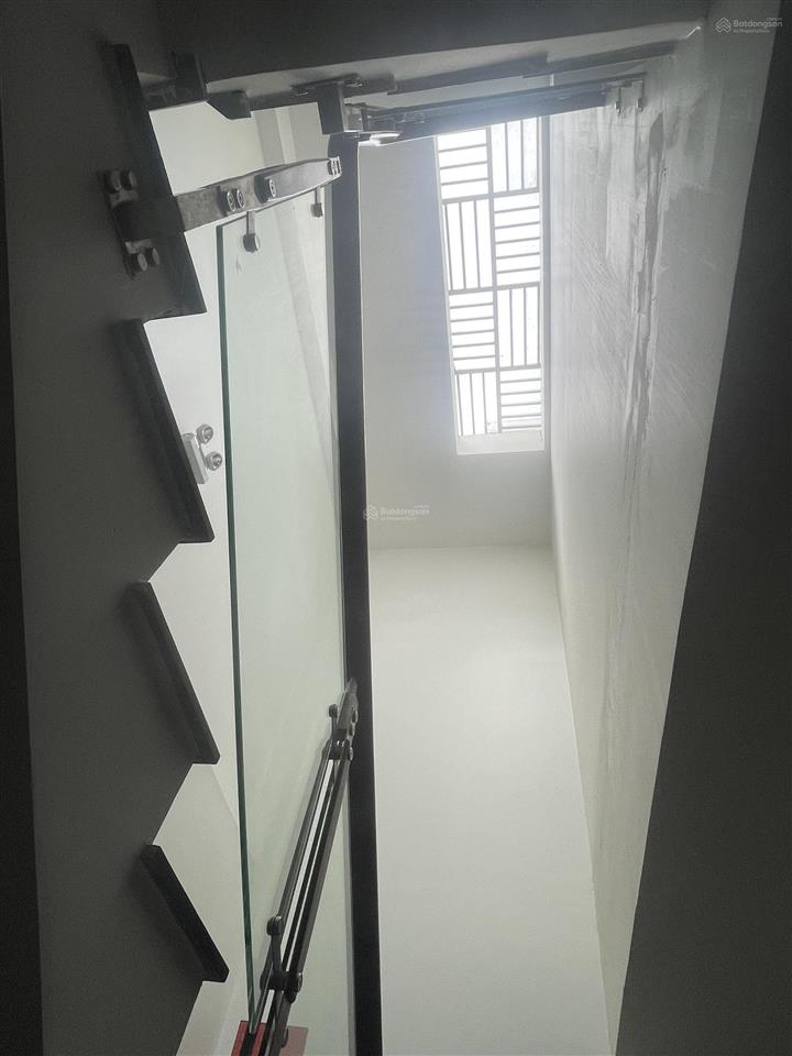 Nhà 207m2/5 tầng giá 18,3tỷ(8m x 26m) hđ thuê 70tr/th, hẻm 8m đ.lê văn quới, hẻm 1/ cách mt 100m.