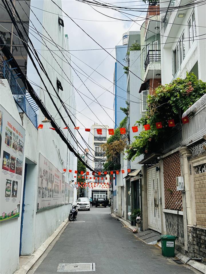 Nhà đẹp thích quảng đức hẻm 166 hẻm nhựa 1 sẹc 6.7x17m 3 lầu chỉ 17.9 tỷ