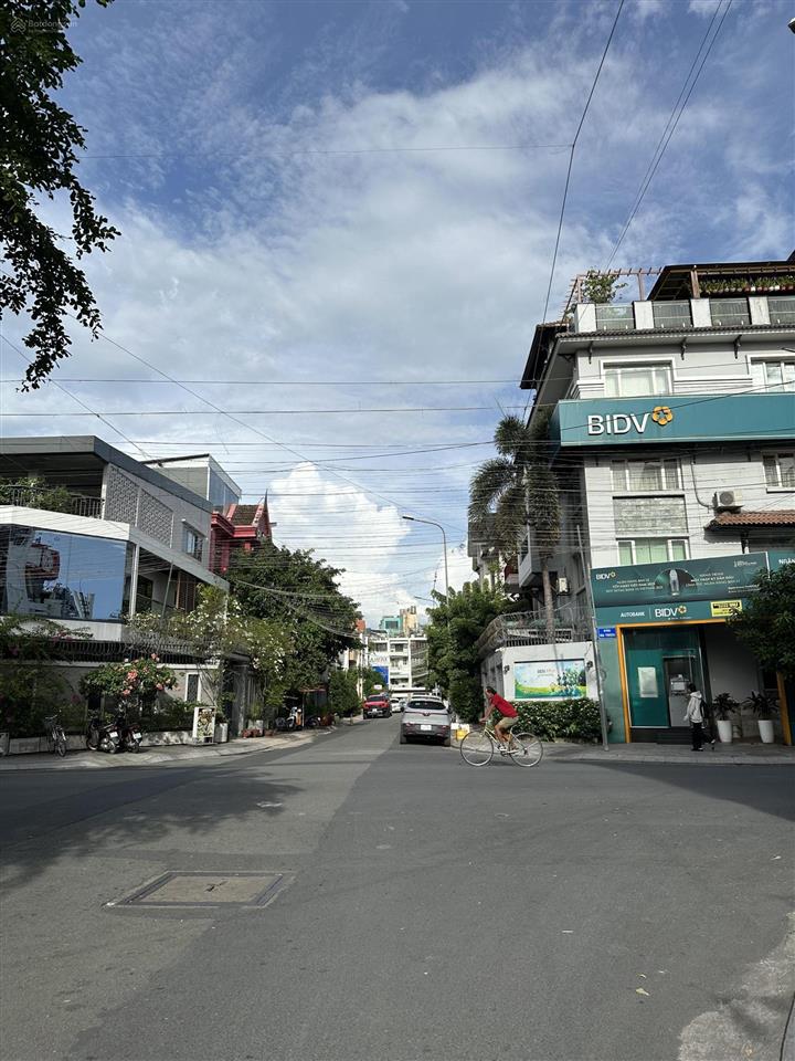 Bán biệt thự mặt tiền hoa đào 8 x 18m hầm 3 lầu 55 tỷ