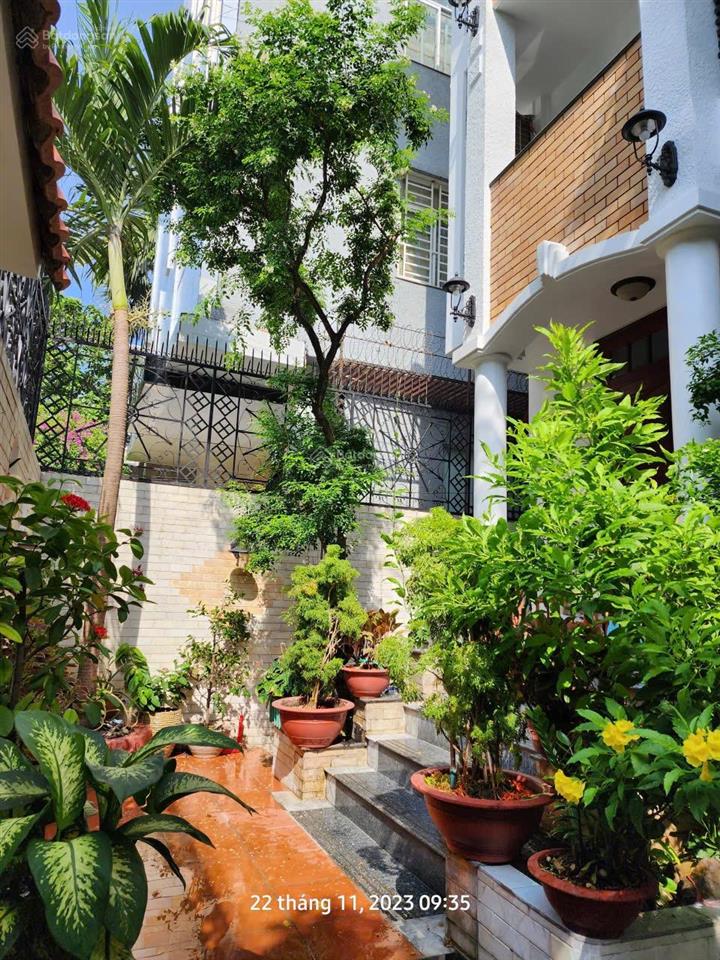 Bán biệt thự mặt tiền hoa đào 8 x 18m hầm 3 lầu 55 tỷ
