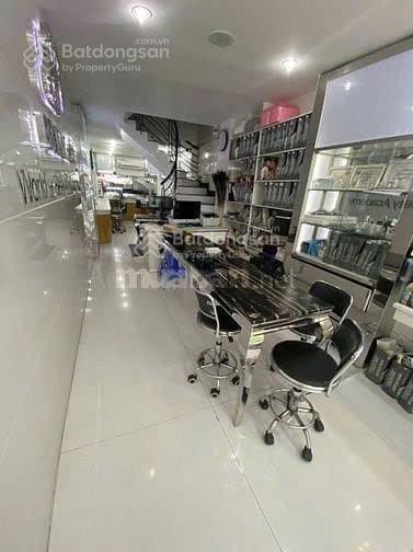 Mặt tiền huỳnh văn bánh 4 lầu đang cho thuê 23tr/tháng chỉ 10,5 tỷ