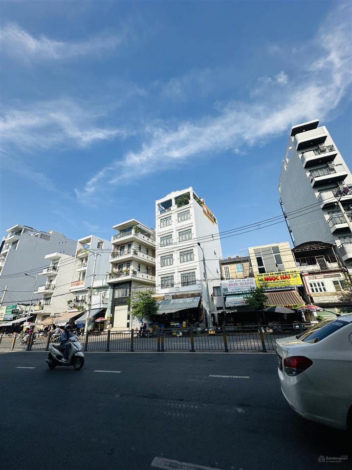 Mặt tiền nguyễn xí ngay phạm văn đồng 8x35m 5 lầu 268m2 chỉ 54 tỷ
