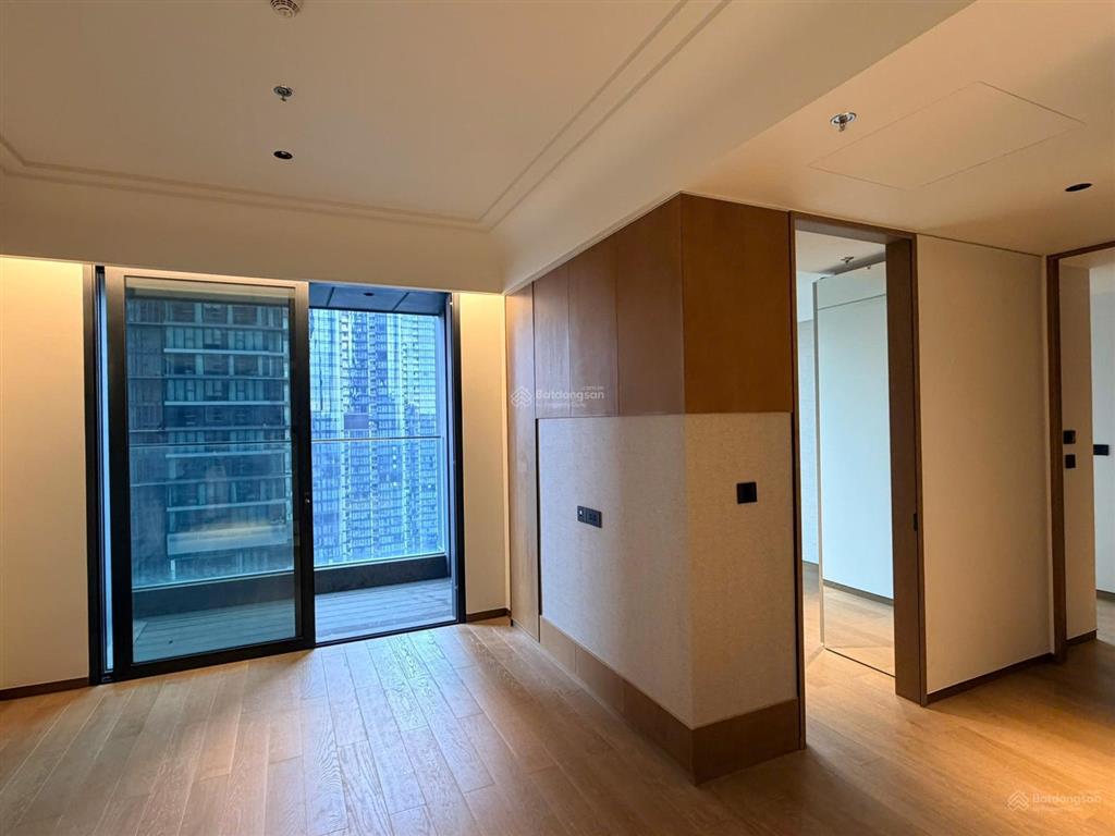 Chính chủ cần tiền bán lại giá siêu tốt căn hộ grand marina sg 2pn view sông, nhà mới vào ở ngay.
