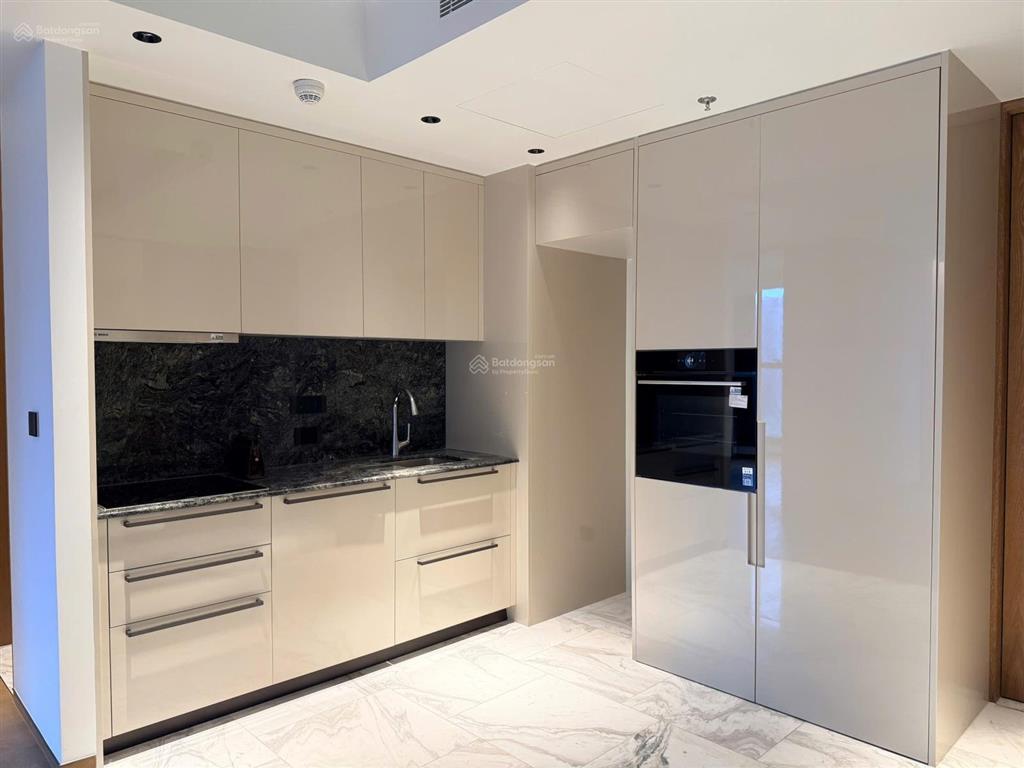 Chính chủ cần tiền bán lại giá siêu tốt căn hộ grand marina sg 2pn view sông, nhà mới vào ở ngay.