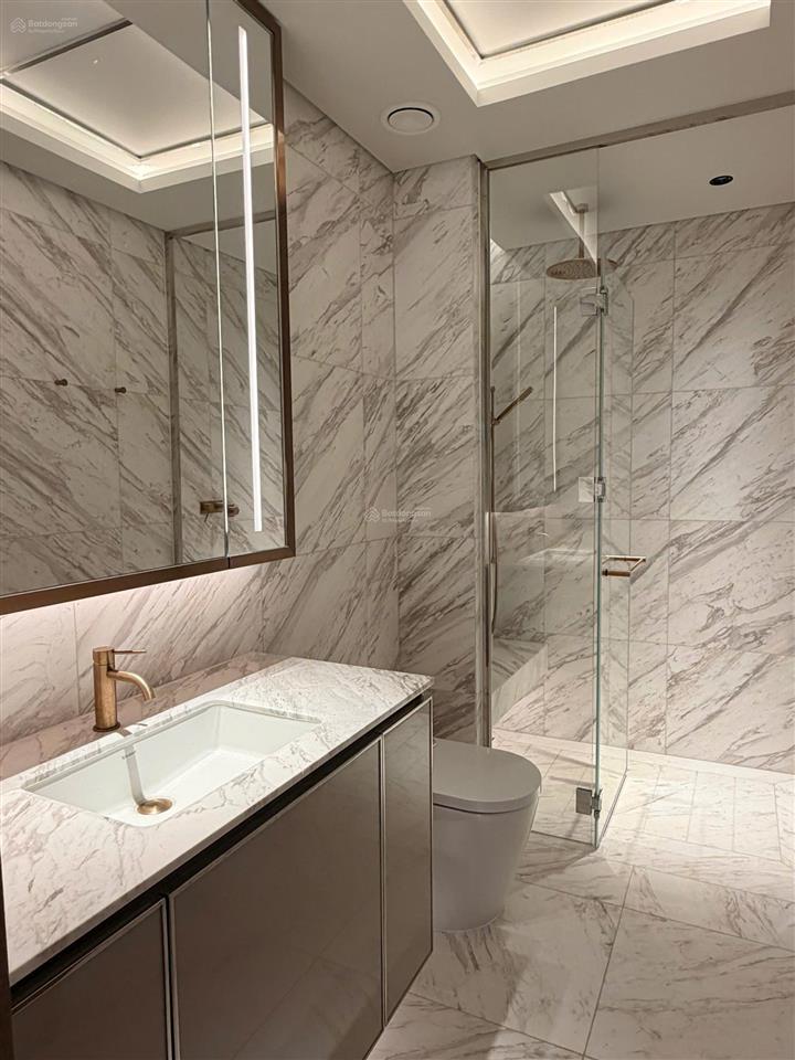 Chính chủ cần tiền bán lại giá siêu tốt căn hộ grand marina sg 2pn view sông, nhà mới vào ở ngay.