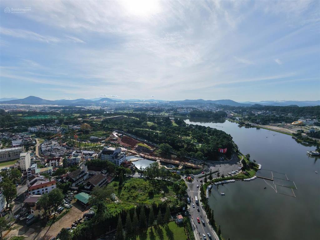 Bán khách sạn vị trí super vip trung tâm đà lạt, view trực diện hồ xuân hương