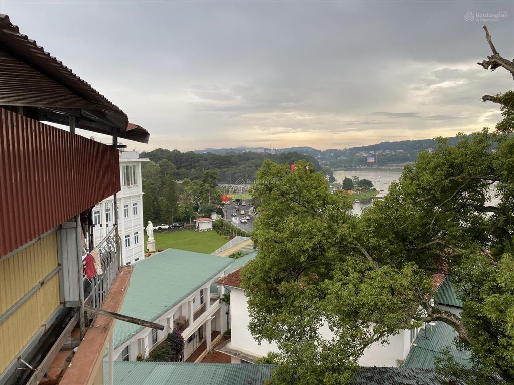 Bán khách sạn vị trí super vip trung tâm đà lạt, view trực diện hồ xuân hương