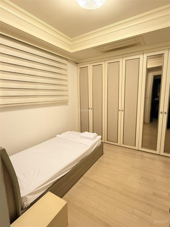 Cần bán gấp căn hộ cantavil hoàn cầu dt 120m2, 3pn lầu cao view landmark, giá 10. tỉ.  0932 055 ***