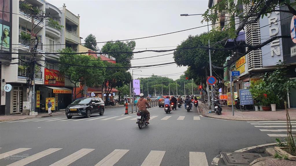 Bán nhà mặt tiền nhật tảo quận 11 4 tầng thang máy vị trí kinh doanh đẹp