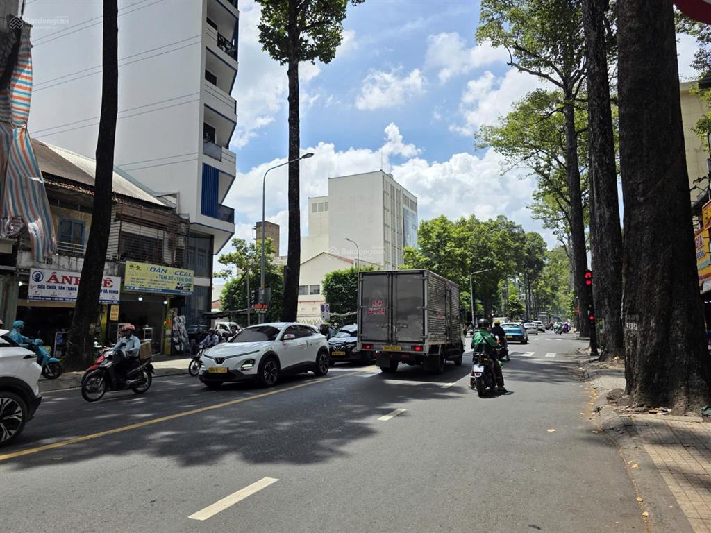 Bán nhà mặt tiền nguyễn chí thanh  dt 8 x 28m, cn 218m²  giá chỉ 75 tỷ