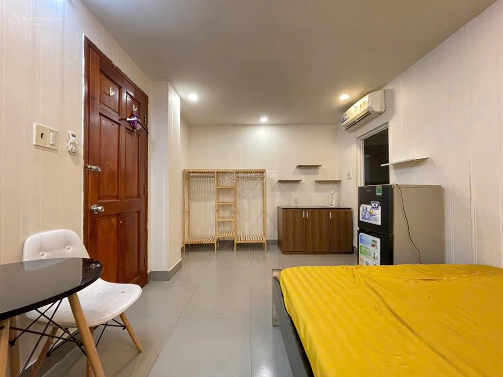 Bán tòa nhà căn hộ dịch vụ  hầm 6 tầng  doanh thu 250 triệu  giá bán 50 tỷ