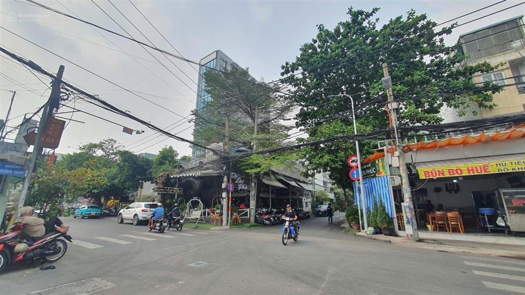 Mặt tiền trường sơn quận 10  dt 4 x 28m hđt 28tr/tháng  giá 23 tỷ