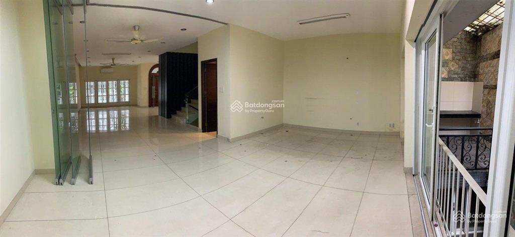Cho thuê gấp căn villa saigon pearl, thích hợp để làm văn phòng, giá 90 tr/th,  0913 212 ***