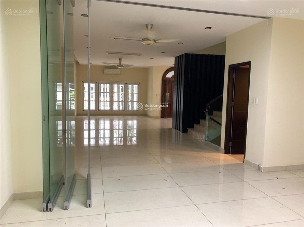 Cho thuê gấp căn villa saigon pearl, thích hợp để làm văn phòng, giá 90 tr/th,  0913 212 ***