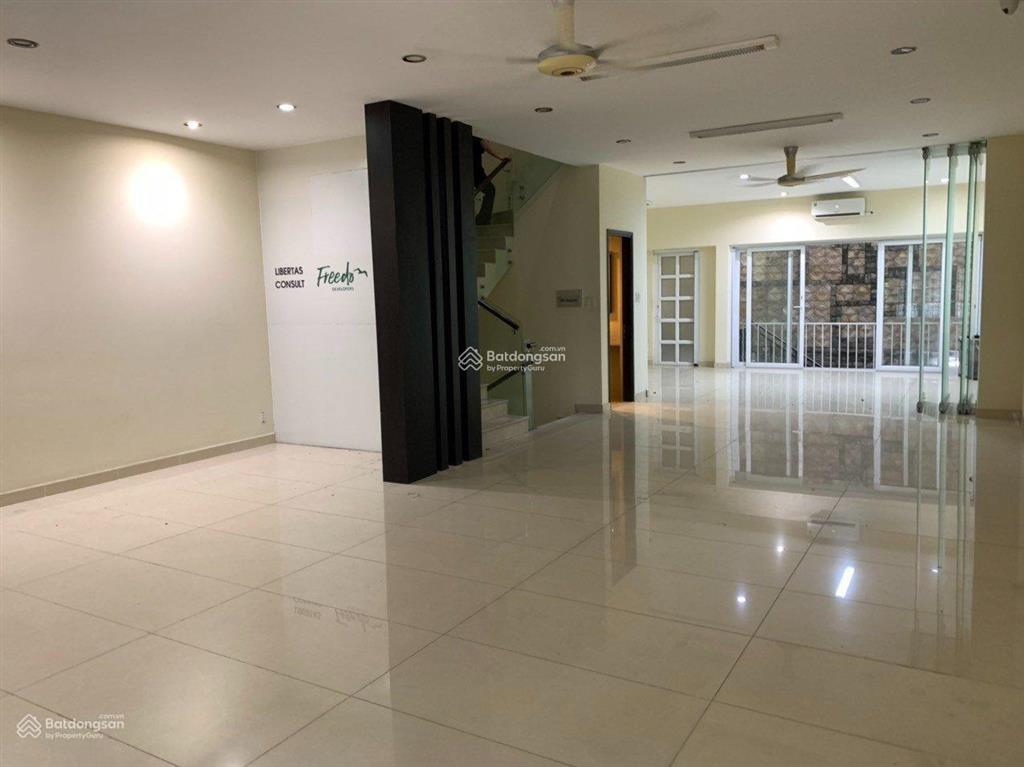 Cho thuê gấp căn villa saigon pearl, thích hợp để làm văn phòng, giá 90 tr/th,  0913 212 ***