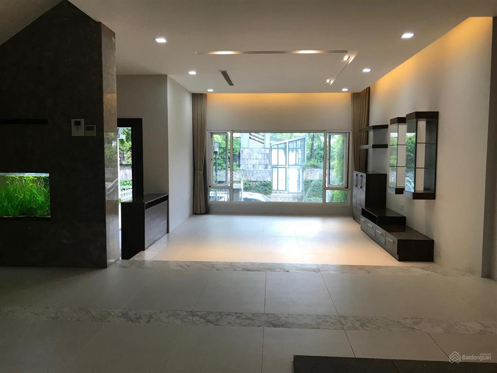 Cho thuê gấp biệt thự saigon pearl, làm văn phòng, dt 7x21m, giá 70 triệu/tháng,  0913 212 ***