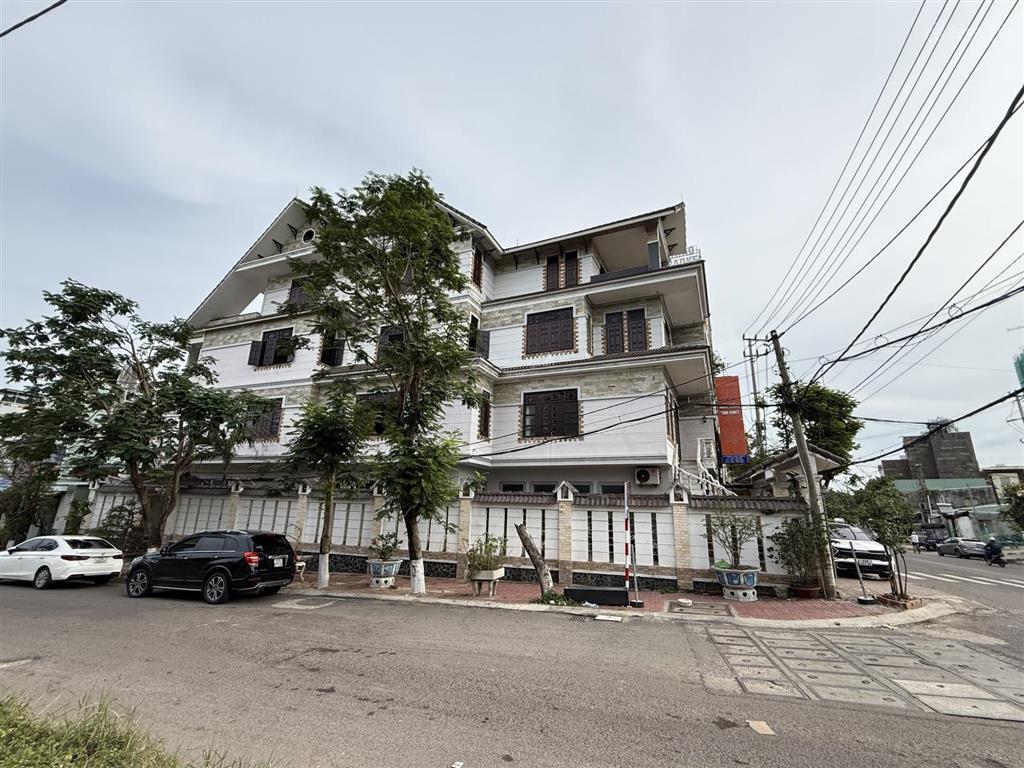 Cho thuê dài hạn tòa nhà 2 mặt tiền (40m), 350m² đất, 4 tầng, 1000 m² sàn gần cảng quy nhơn