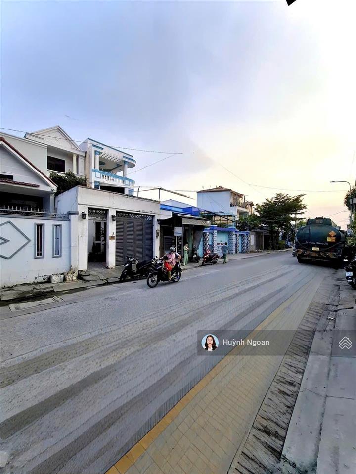 Bán nhà hàng hiếm mặt tiền đào tông nguyên nhà bè dt 115m2 tiện ở kinh doanh cho thuê vp cty.