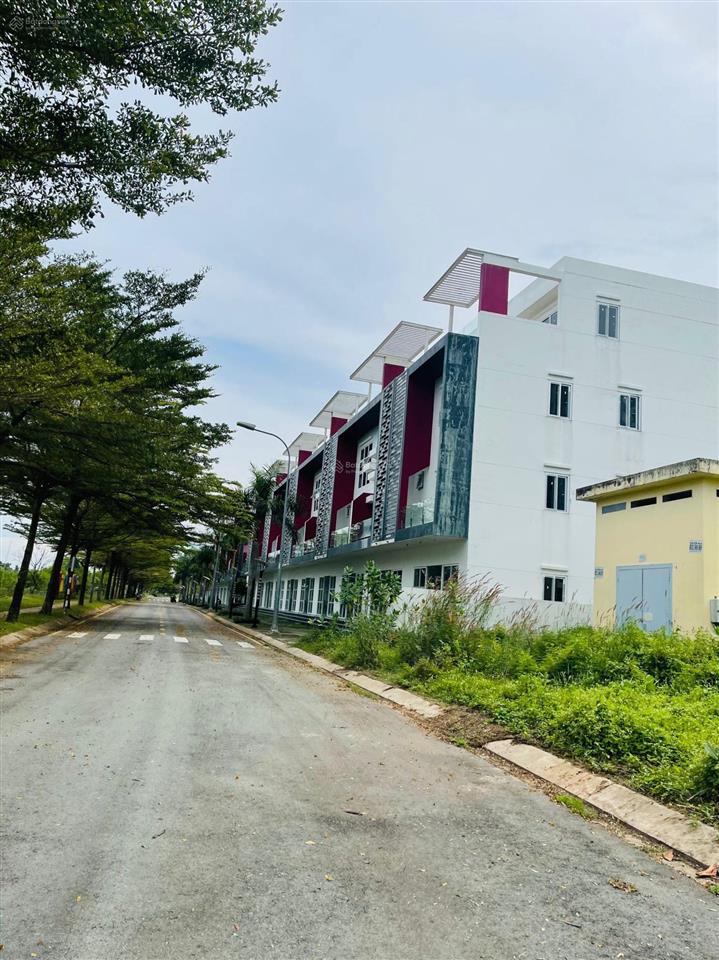 Bán biệt thự view sông 2 mặt tiền valencia kdc tân cảng, dt 108m2 giá rẻ chỉ 7tỷ600.  0909 519 ***