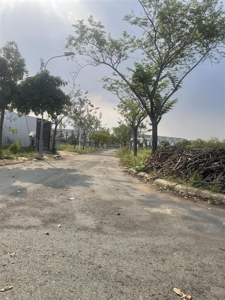 Bán lô đất tân cảng quận 9 sổ đỏ giá 4tỷ800tr giá hời khu compound 3 mặt view sông.  0788 911 ***