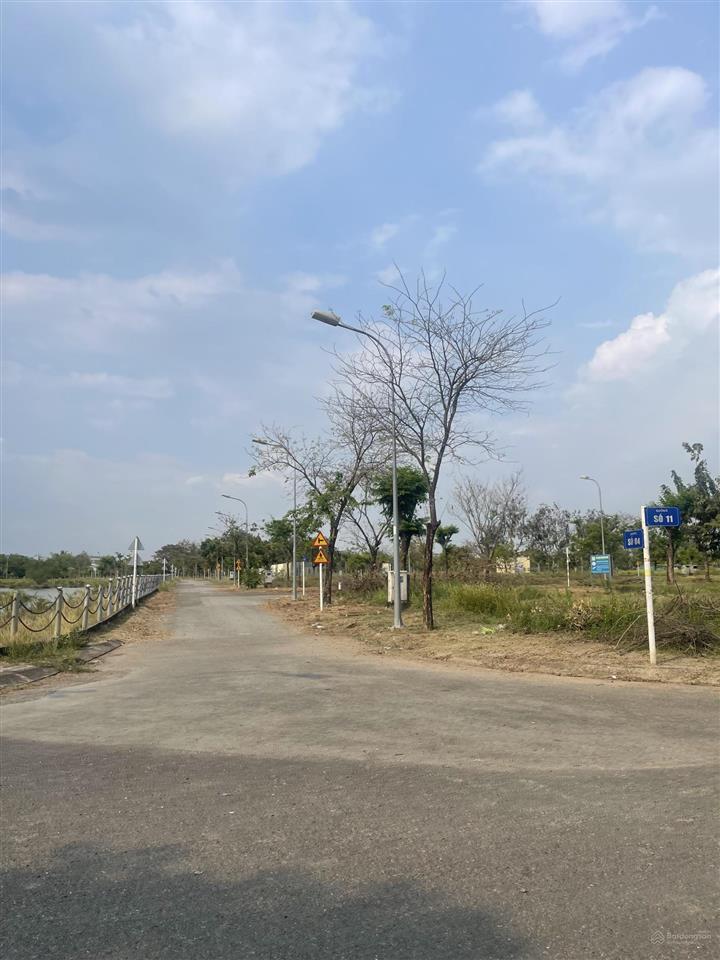 Bán lô đất tân cảng quận 9 sổ đỏ giá 4tỷ800tr giá hời khu compound 3 mặt view sông.  0788 911 ***