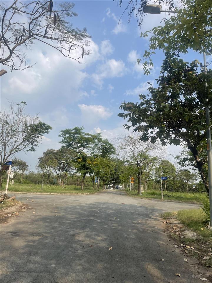 Bán lô đất tân cảng quận 9 sổ đỏ giá 4tỷ800tr giá hời khu compound 3 mặt view sông.  0788 911 ***