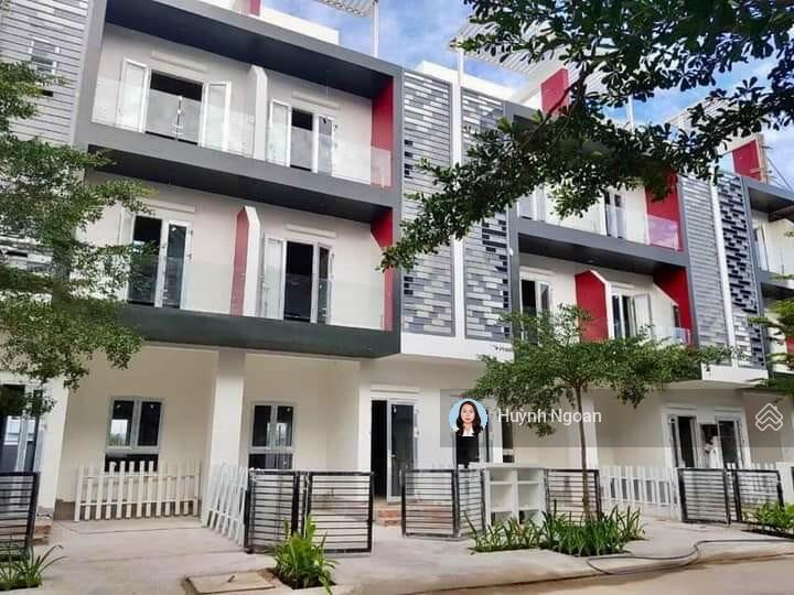 Bán gấp biệt thự view sông trong kdc valencia giá rẻ hơn thị trường 1tỷ,dt 108m2 giá 7tỷ900.