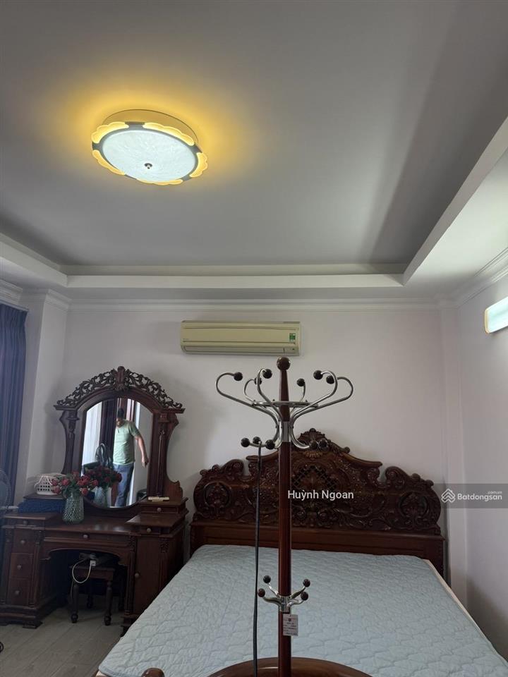 Cho thuê biệt thự mặt tiền đường phú thuận quận 7 cạnh phú mỹ hưng tiện ở, mở vp cty.  0909 519 ***