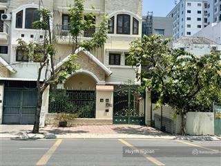 Cho thuê biệt thự mặt tiền đường phú thuận quận 7 cạnh phú mỹ hưng tiện ở, mở vp cty.  0909 519 ***