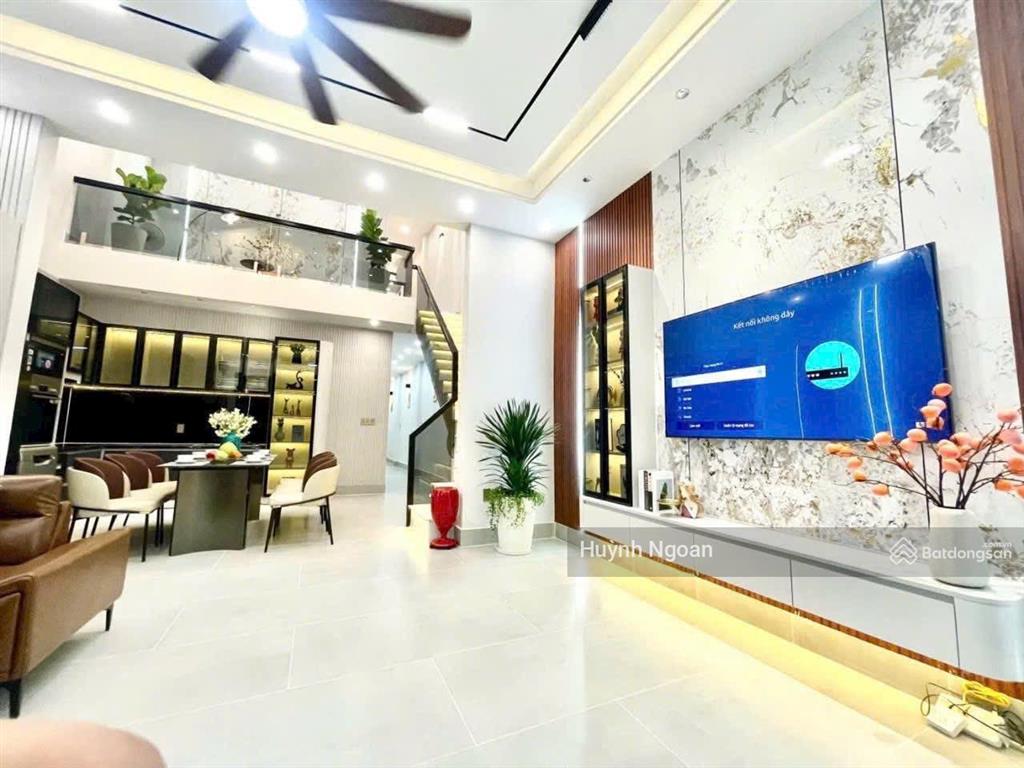 Bán nhà vườn full nội thất tuyệt đẹp dt 121m2 giá chỉ 7tỷ265 liền kề quận 7.  0909 519 ***