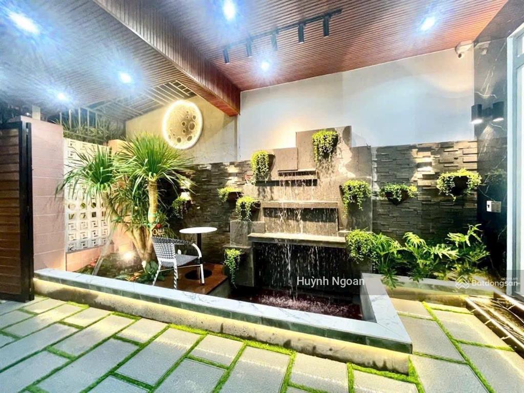 Bán nhà vườn full nội thất tuyệt đẹp dt 121m2 giá chỉ 7tỷ265 liền kề quận 7.  0909 519 ***