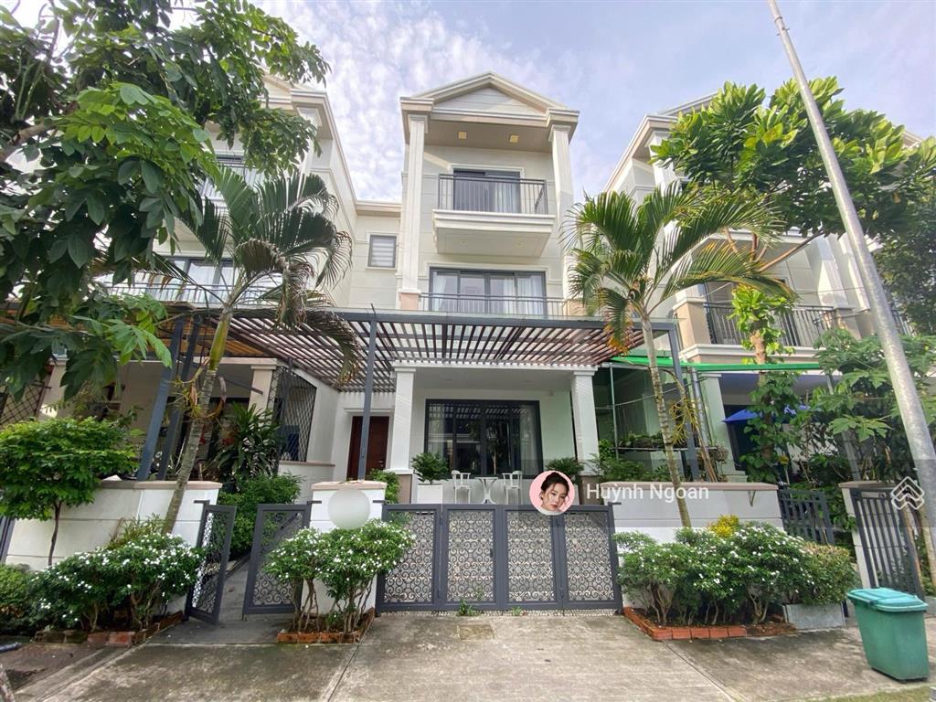 Bán biệt thự liền kế ở dự án nine south, 122.5m2 giá rẻ full nội thất giá 18tỷ300.  0909 519 ***