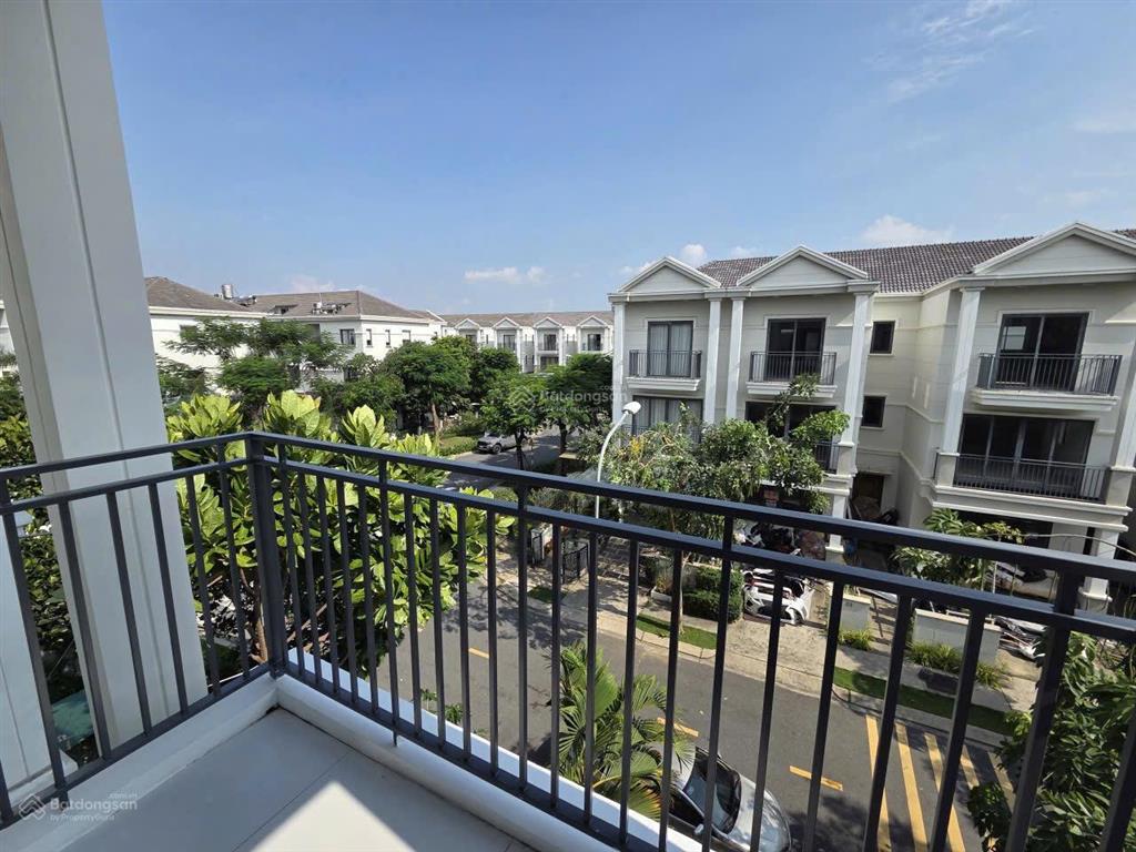 Bán biệt thự liền kế ở dự án nine south, 122.5m2 giá rẻ full nội thất giá 18tỷ300.  0909 519 ***