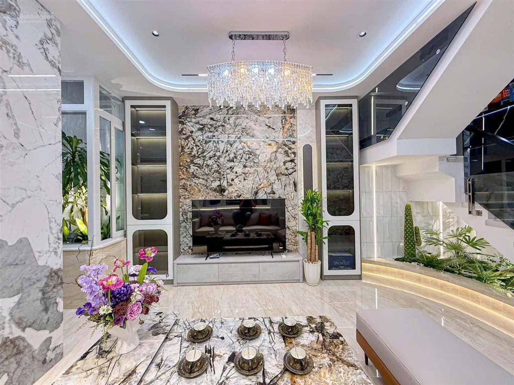Bán nhà mặt phố đường lâm văn bền 4tầng có thang máy dt 64m2 giá chỉ 17tỷ900 tiện ở và kinh doanh
