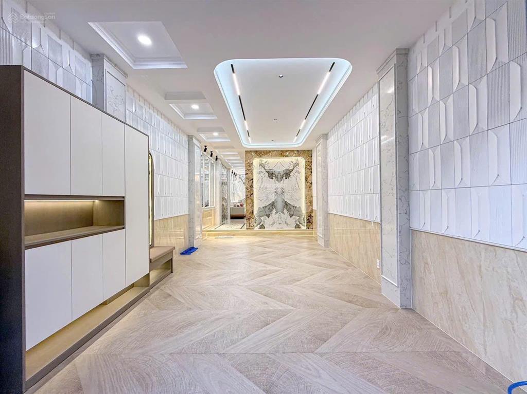 Bán nhà mặt phố đường lâm văn bền 4tầng có thang máy dt 64m2 giá chỉ 17tỷ900 tiện ở và kinh doanh
