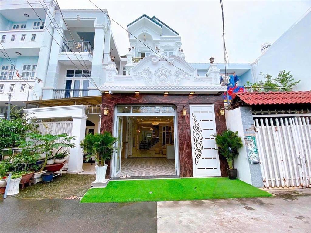 Bán biệt thự cổ điển vàng hẻm xe hơi đào tông nguyên nhà bè  gara xe hơi  dt 95m2.  0909 519 ***