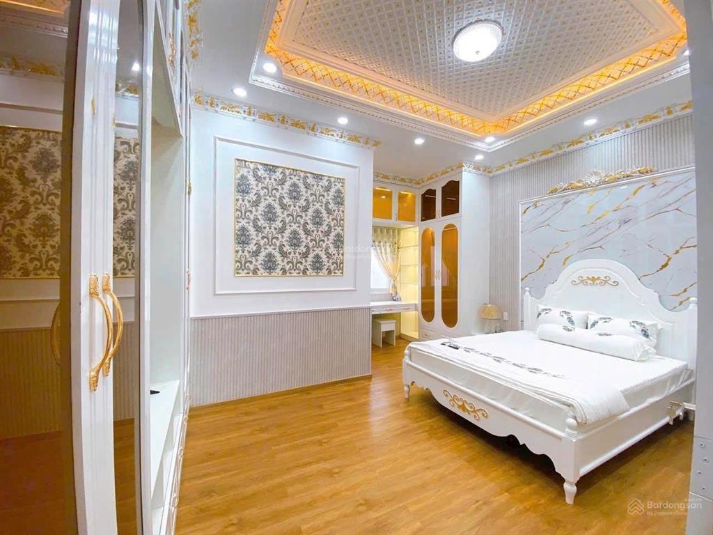 Bán biệt thự cổ điển vàng hẻm xe hơi đào tông nguyên nhà bè  gara xe hơi  dt 95m2.  0909 519 ***