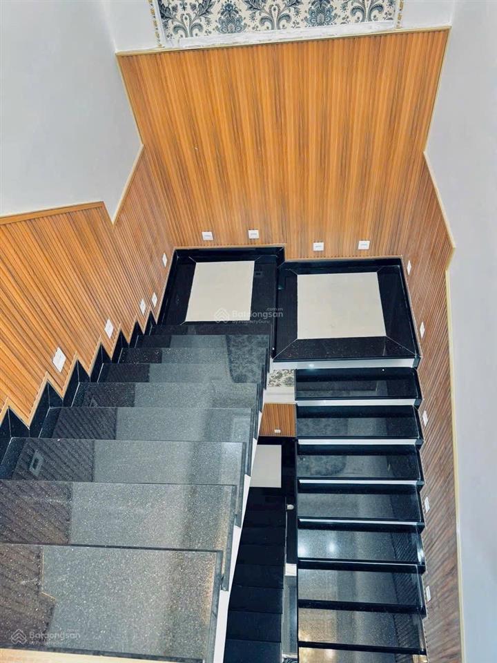 Bán biệt thự cổ điển vàng hẻm xe hơi đào tông nguyên nhà bè  gara xe hơi  dt 95m2.  0909 519 ***