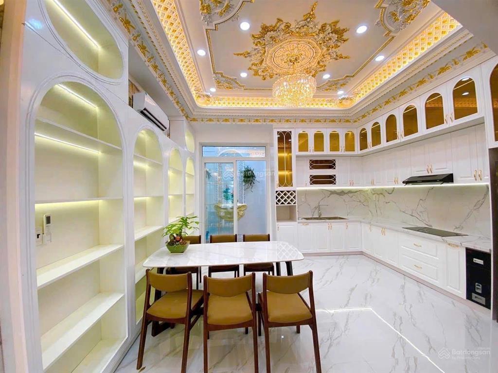 Bán biệt thự cổ điển vàng hẻm xe hơi đào tông nguyên nhà bè  gara xe hơi  dt 95m2.  0909 519 ***