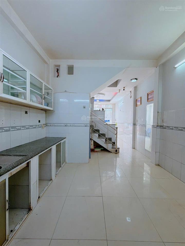 Bán nhà ngay trường đh marketing dt 39m2 giá ch 3tỷ680triệu mua ở cho thuê giá rẻ. 0909 519 ***
