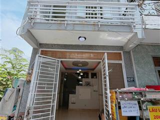 Bán nhà ngay trường đh marketing dt 39m2 giá ch 3tỷ680triệu mua ở cho thuê giá rẻ. 0909 519 ***