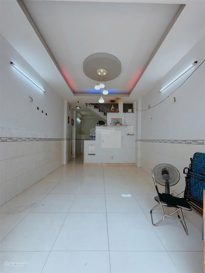 Bán nhà ngay trường đh marketing dt 39m2 giá ch 3tỷ680triệu mua ở cho thuê giá rẻ. 0909 519 ***