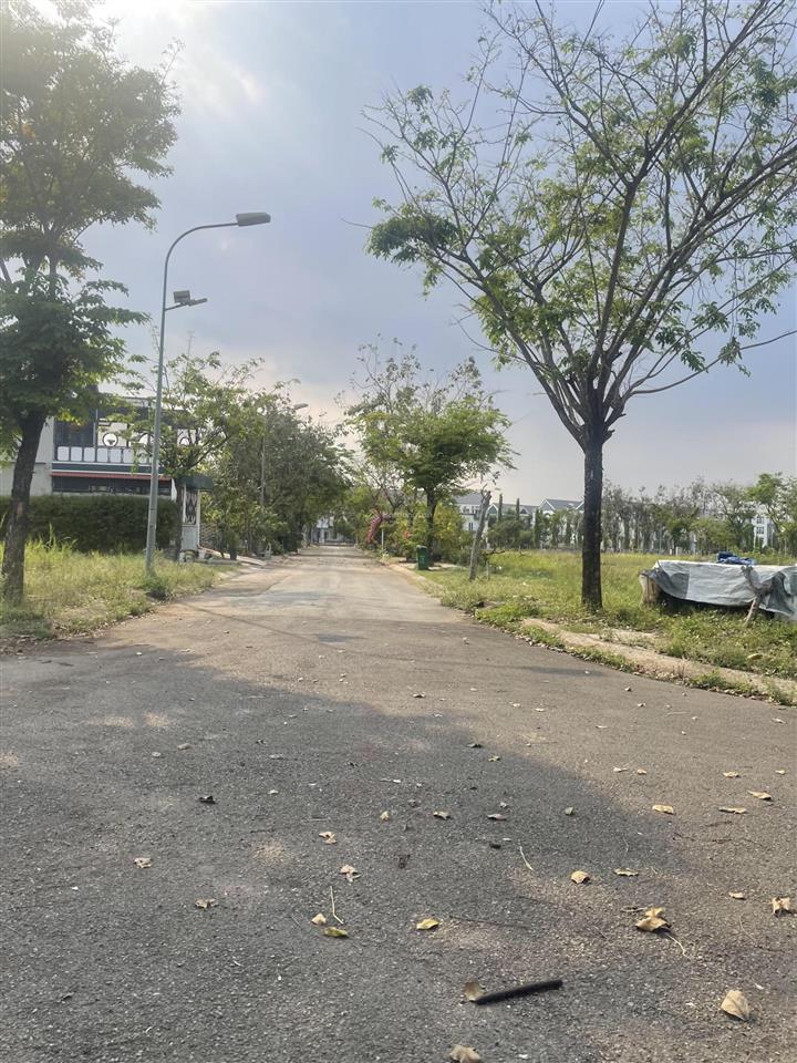 Bán lô đất biệt thự 200m² view sông tân cảng, quận 9,sổ đỏ,xây ngay,giá chỉ 12tỷ390tr. 0909 519 ***
