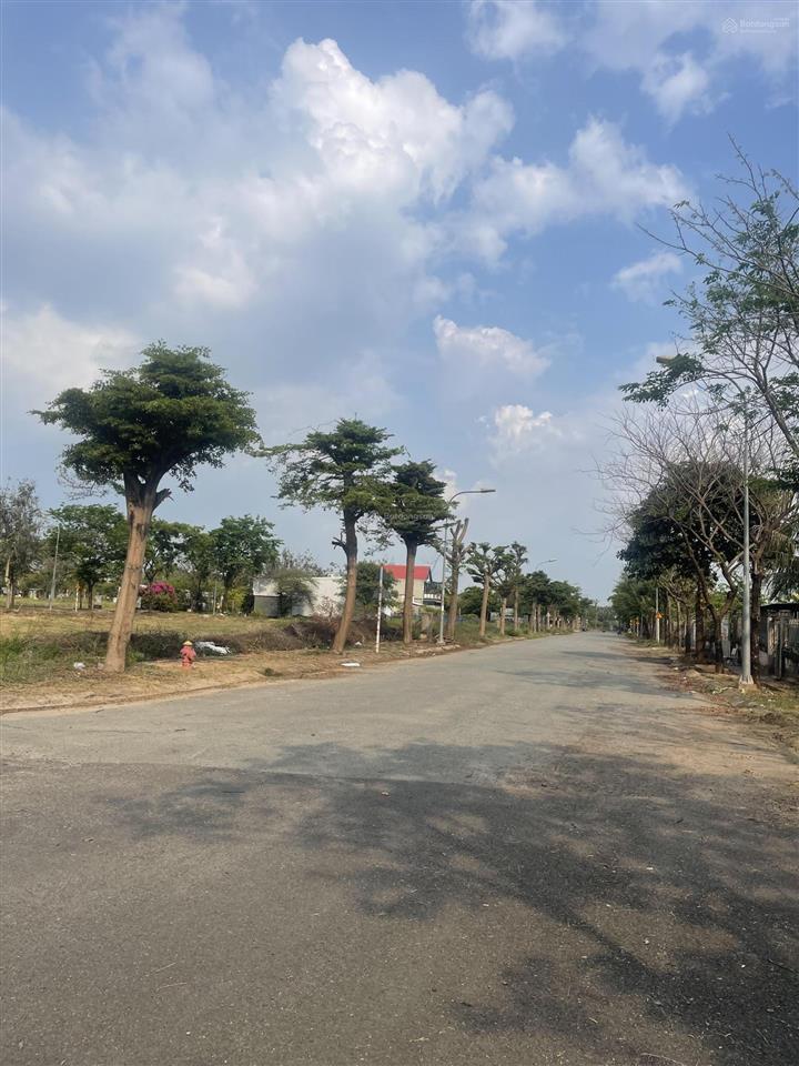 Bán lô đất biệt thự 200m² view sông tân cảng, quận 9,sổ đỏ,xây ngay,giá chỉ 12tỷ390tr. 0909 519 ***