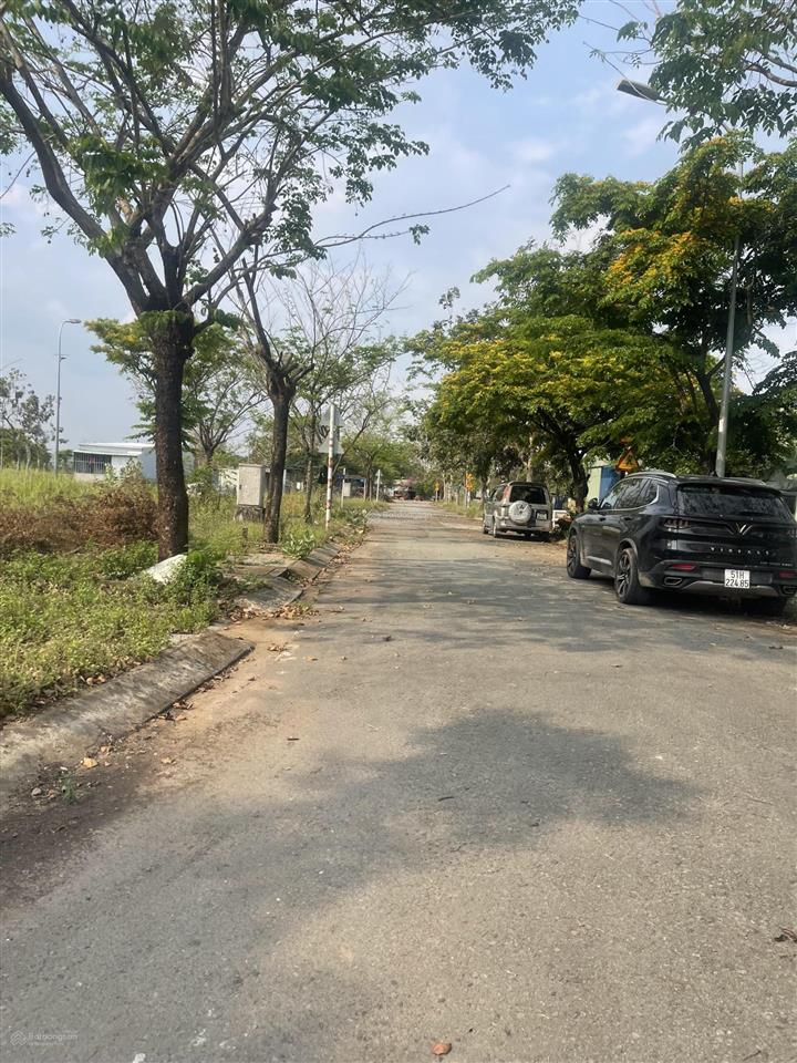 Bán lô đất biệt thự 200m² view sông tân cảng, quận 9,sổ đỏ,xây ngay,giá chỉ 12tỷ390tr. 0909 519 ***