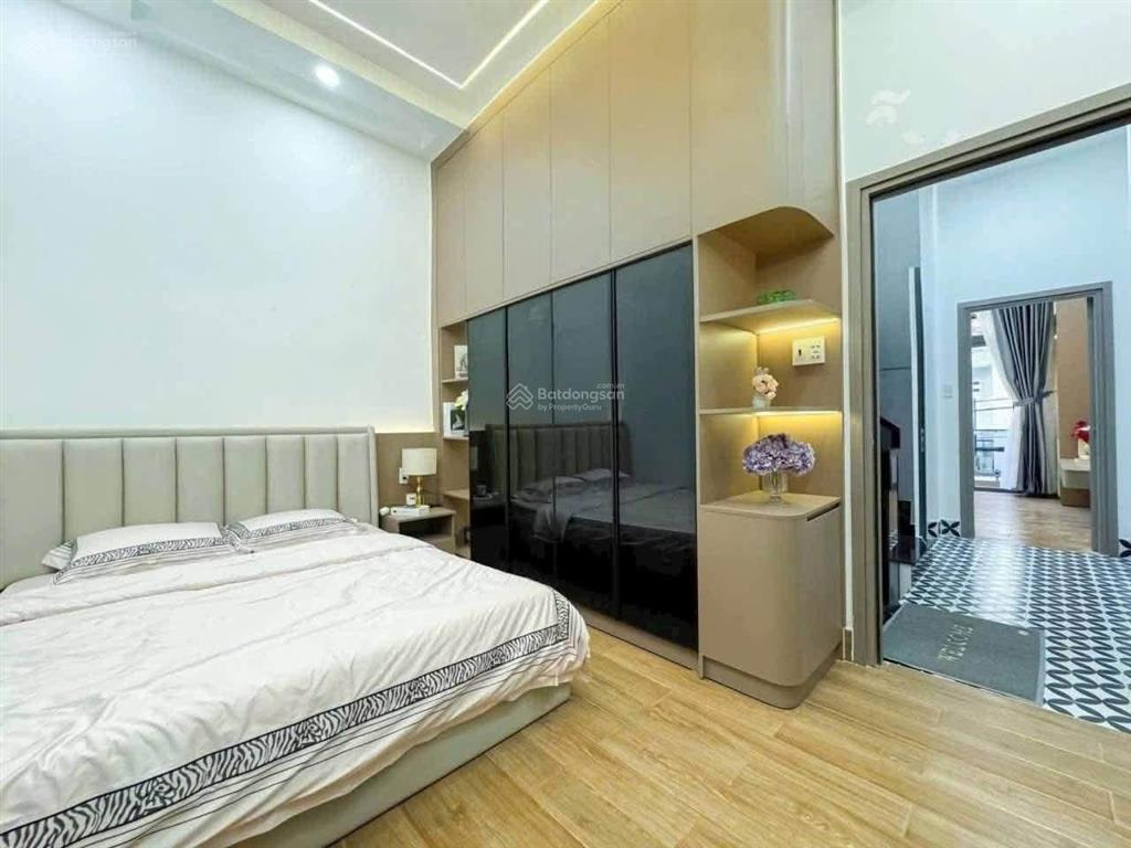 Bán nhà mặt tiền hẻm đào tông nguyên tt nhà bè 3lầu full nội thất dt 52m2 giá 7tỷ550. 0788 911 ***