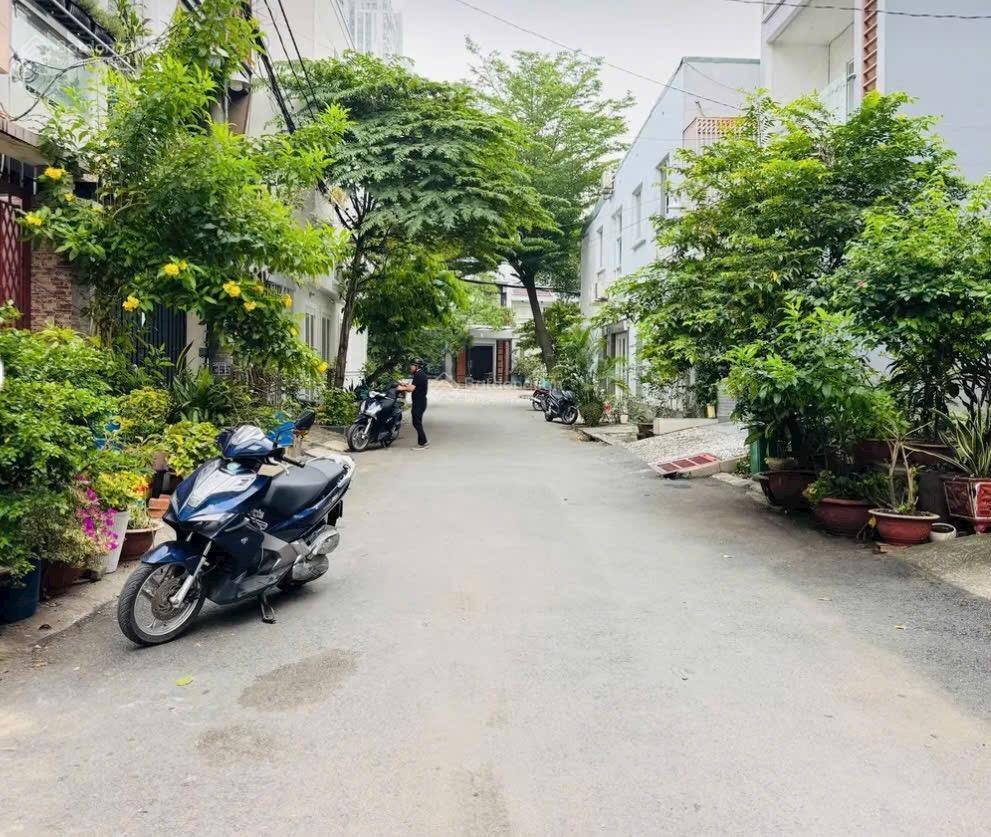 Bán gấp đất kdc tạ ngọc thảo hoàng quốc việt chỉ 8tỷ900 dt 80m2 liền kề phú mỹ hưng.  0909 519 ***