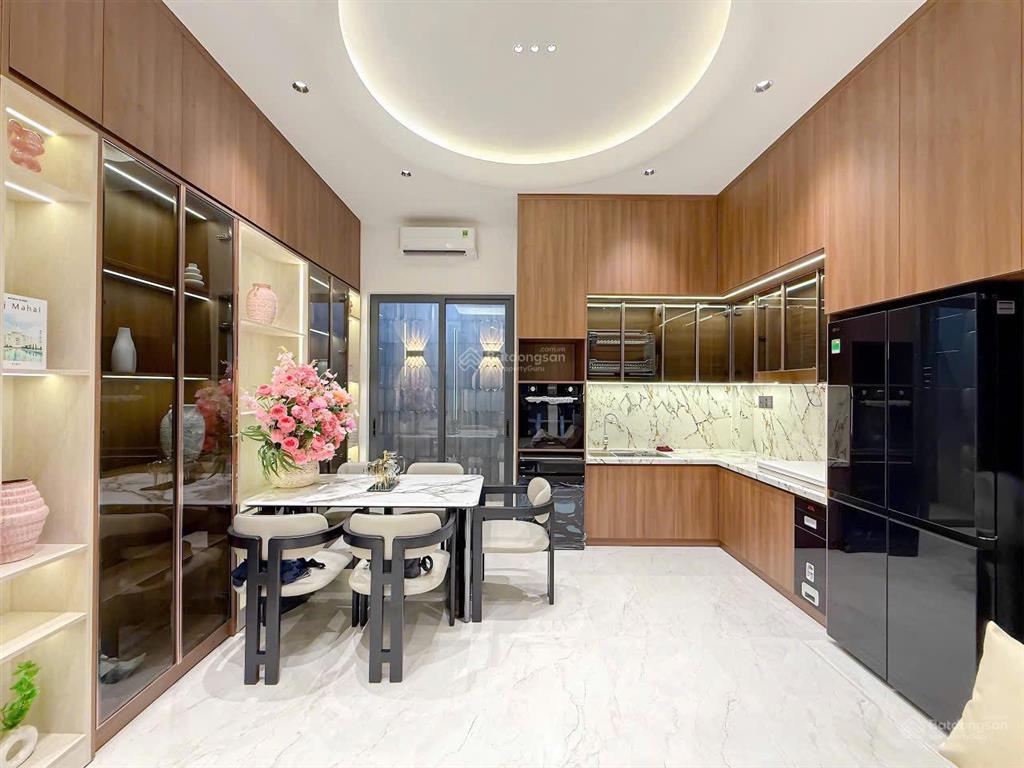Bán nhà phố hiện đẹp full nội thất cao cấp, gần quận 7  dt 60m2 giá 9 tỷ 390.  0788 911 ***